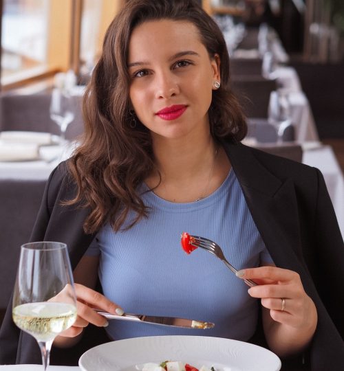 woman-7050555_1280